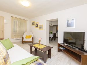 23946338-Ferienwohnung-6-Kaštel Kambelovac-300x225-4