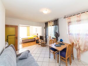 23730132-Ferienwohnung-3-Kaštel Kambelovac-300x225-3