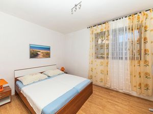 23730296-Ferienwohnung-3-Kaštel Kambelovac-300x225-4