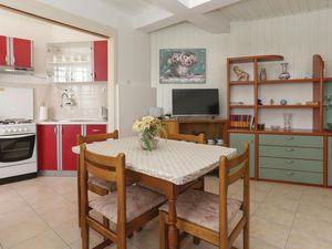 23723223-Ferienwohnung-4-Kaštel Kambelovac-300x225-1