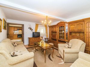 23725724-Ferienwohnung-5-Kaštel Kambelovac-300x225-2