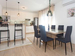 23763452-Ferienwohnung-6-Kaštel Kambelovac-300x225-4