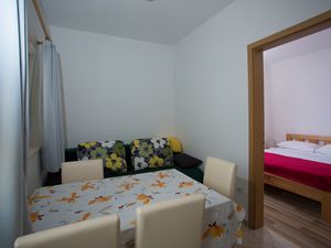 23607961-Ferienwohnung-3-Kaštel Kambelovac-300x225-3