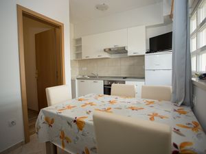 23607961-Ferienwohnung-3-Kaštel Kambelovac-300x225-4