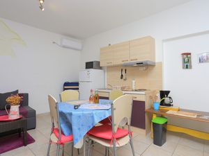 23672755-Ferienwohnung-4-Kaštel Kambelovac-300x225-3