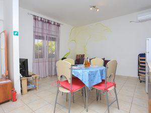 23672755-Ferienwohnung-4-Kaštel Kambelovac-300x225-4