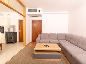 23676835-Ferienwohnung-4-Kaštel Kambelovac-300x225-1