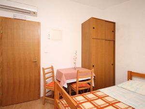 23701043-Ferienwohnung-2-Kaštel Kambelovac-300x225-1