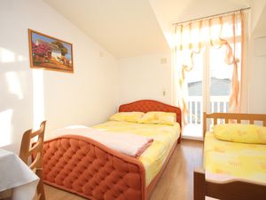 23701041-Ferienwohnung-3-Kaštel Kambelovac-300x225-3