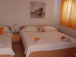 23916894-Ferienwohnung-8-Kaštel Kambelovac-300x225-5