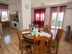 Ferienwohnung für 5 Personen (60 m²) in Kaštel Kambelovac