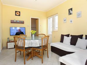 23930439-Ferienwohnung-4-Kaštel Kambelovac-300x225-1