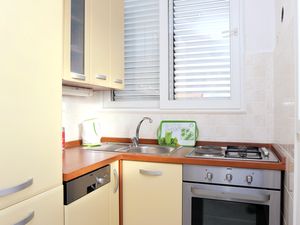 23930439-Ferienwohnung-4-Kaštel Kambelovac-300x225-5