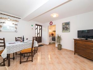 23725762-Ferienwohnung-5-Kaštel Kambelovac-300x225-2