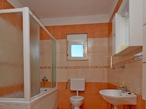 19284900-Ferienwohnung-0-Kaštel Sućurac-300x225-3