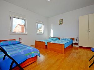 19284900-Ferienwohnung-0-Kaštel Sućurac-300x225-1