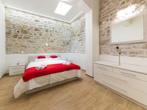 23745057-Ferienwohnung-6-Kaštel Sućurac-300x225-1