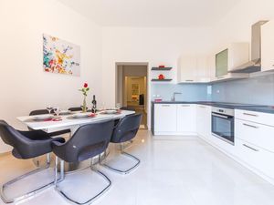 23745057-Ferienwohnung-6-Kaštel Sućurac-300x225-2