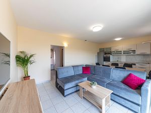 23742322-Ferienwohnung-6-Kaštel Sućurac-300x225-3