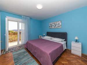 23742322-Ferienwohnung-6-Kaštel Sućurac-300x225-5