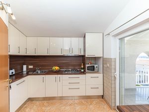 23754039-Ferienwohnung-6-Kaštel Sućurac-300x225-4