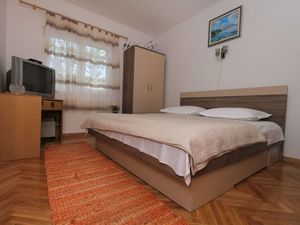 24046283-Ferienwohnung-6-Kaštel Sućurac-300x225-5