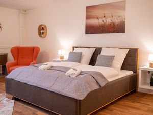 23348378-Ferienwohnung-8-Kelheim-300x225-2