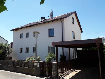 Hausansicht/Carport