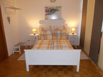 1. Schlafzimmer mit Doppelbett