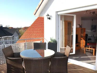Außenansicht des Gebäudes. Südbalkon im OG