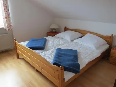 Schlafzimmer mit Doppelbett 180cmx200cm