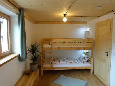 Ferienwohnung Zuhaus: Familienzimmer mit Doppel- und Etagenbett