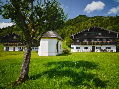 Höfe und Kapelle