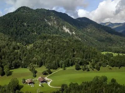 Luftbild Trojer + Umgebung.jpg