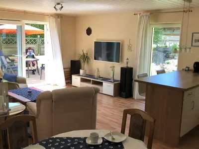 Ferienwohnung Moin | Küche Richtung Wohnraum