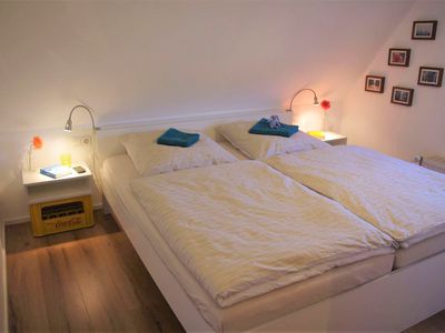 Schlafzimmer mit Doppelbett (sep. Matratzen)