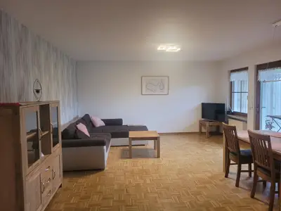Wohnbereich mit Zugang in den Garten