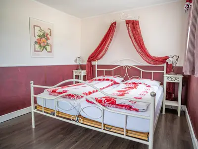 Schlafzimmer 1 mit Doppelbett