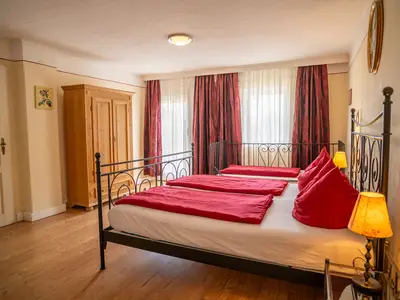 Schlafzimmer 2 Zugang zum Balkon