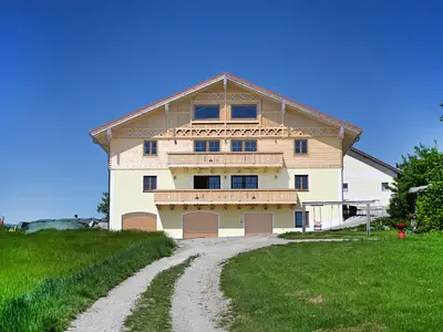 Landhaus mit 2 Ferienwohnungen Außenansicht
