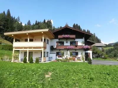Außenseite Ferienhaus [Sommer]