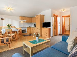 23822727-Ferienwohnung-4-Kirchberg in Tirol-300x225-1