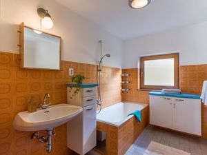 23373555-Ferienwohnung-5-Kirchbichl-300x225-4