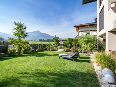 Ferienwohnung mit Garten Liegewiese und Spielwiese für Kinder