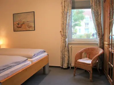 Viel Stauraum im großen Kleiderschrank
