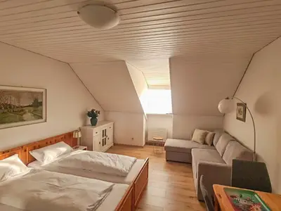 Wohn/Schlafzimmer