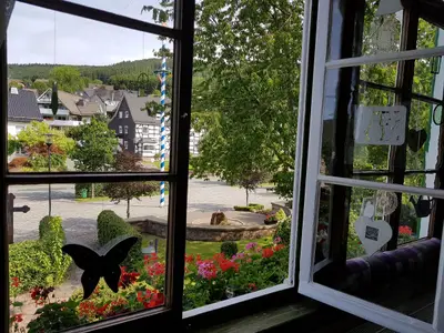 Blick in die Dorfmitte, Pastorsgarten