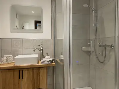 INSIDE, BATHROOM