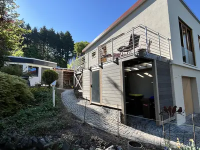 Eingang mit Balkon