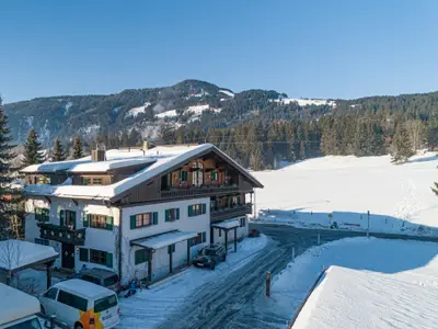 Außenseite Ferienhaus [Winter]